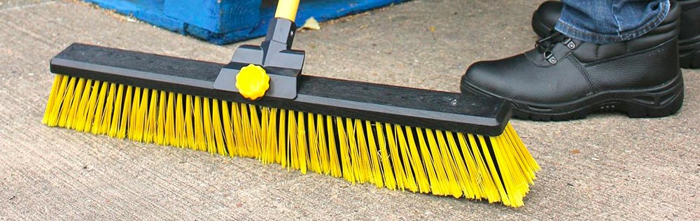 Heavy Duty Outdoor Sweeping Brush Yard Broom Stiff PVC Head with Support Bracket 