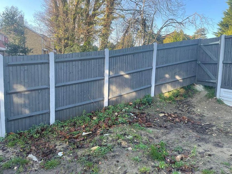Fence Colour To Make The Garden Look Bigger Do Dark Fences A Smaller Shetland S Tool Box - What Colour To Paint Outdoor Fence