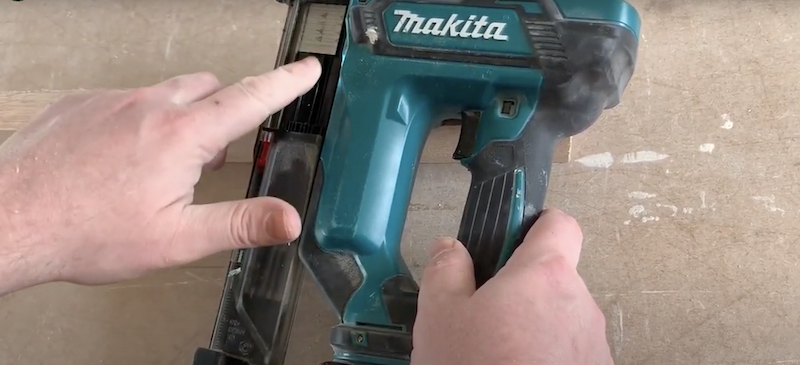 Best cordless nail gun [UK] for 2nd fix for brads: top Dewalt, Makita, Ryobi, Vonhaus nail guns