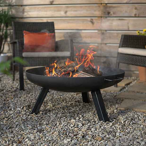 Comparing Chimineas With Fire Pits For, Chiminea Vs Fire Pit Warmth