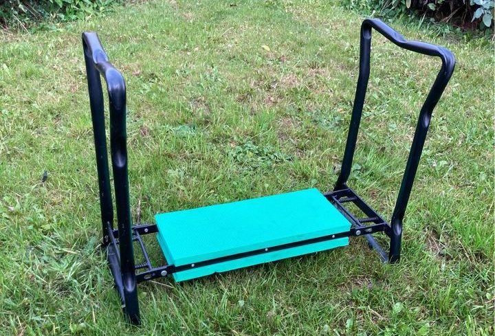 Garden kneeler