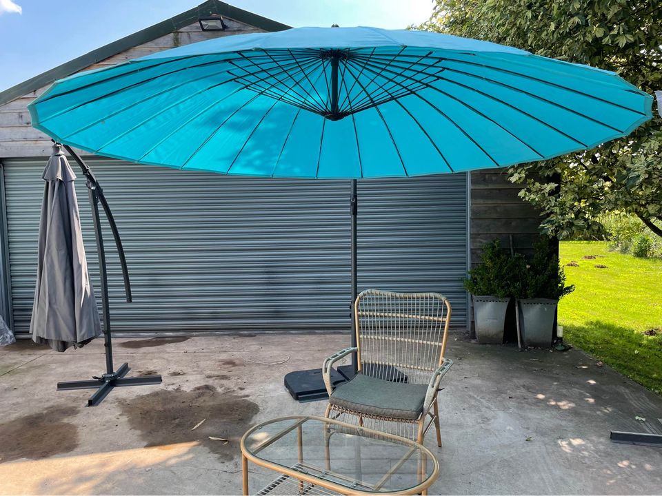 Verantwoordelijk persoon Zuidelijk Negende UK's best cantilever parasols TESTED that are heavy duty against the wind »  Shetland's Garden Tool Box