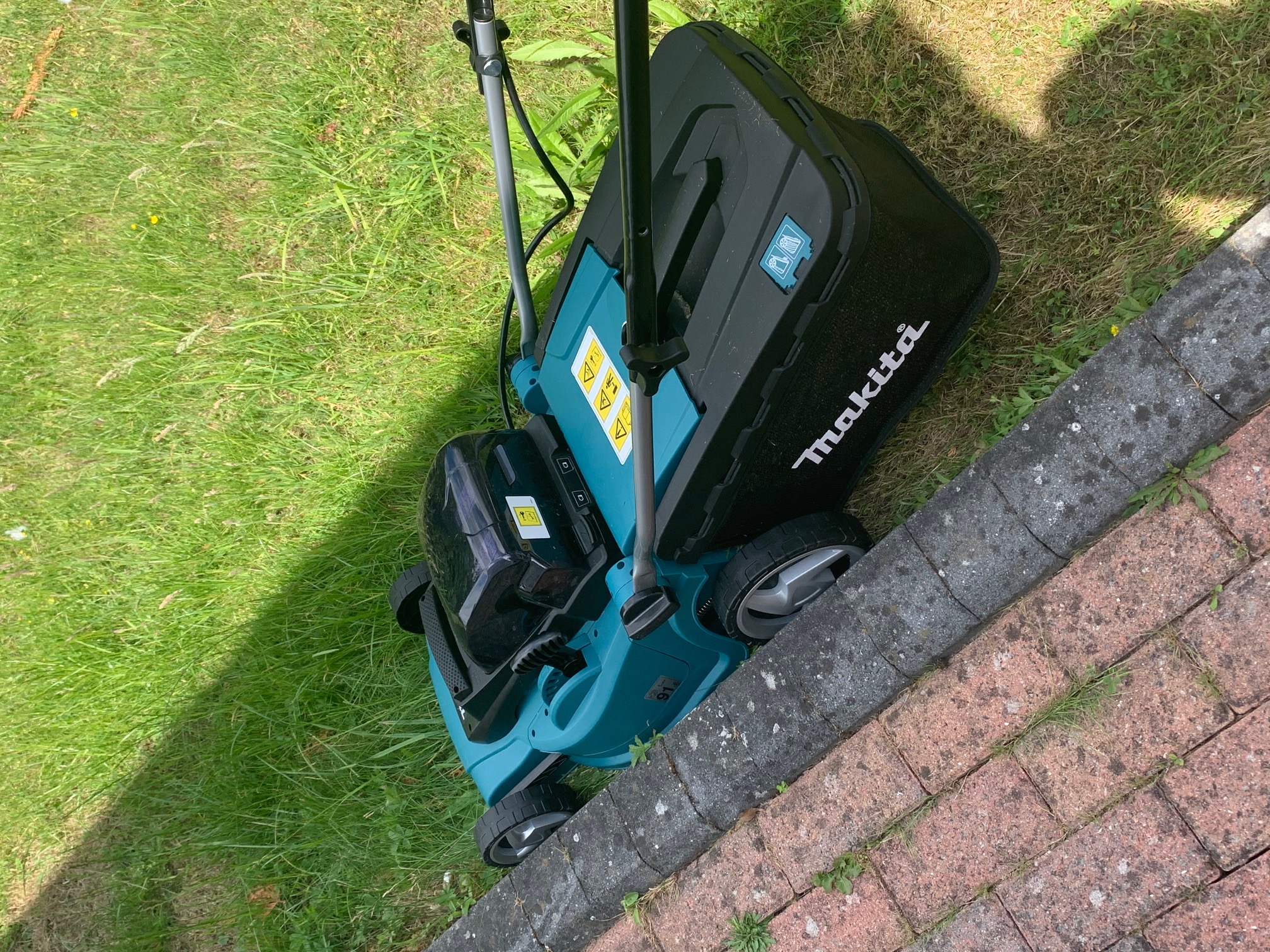 UK's best lawn mowers TESTED: Makita, Flymo, Hyundai, and McCulloch for value and cut quality. » Shetland's Garden Tool Box